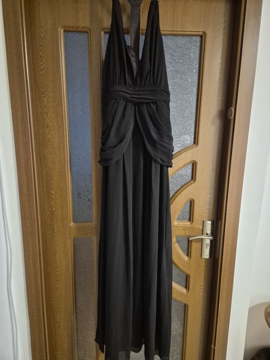 Rochie elegantă neagră pentru eveniment