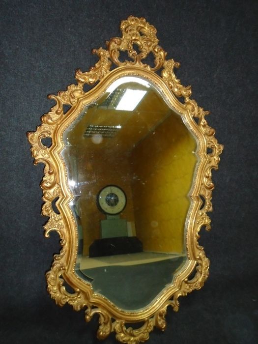 Eleganta oglinda cu rama din lemn masiv foitata