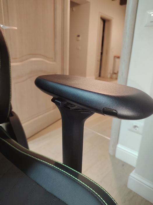 Scaun de gaming de piele ecologica Razor Enki