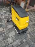 Vând aparat spălat podele Kärcher Br 530 BAT