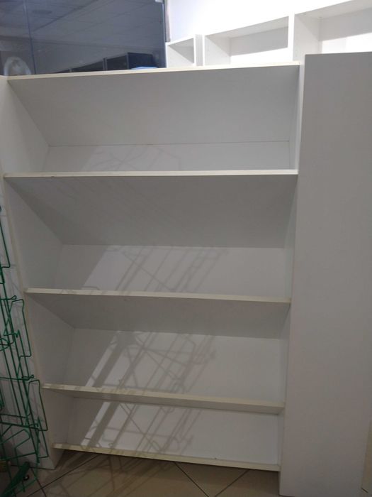 Продавам стелаж - пирамида за магазин