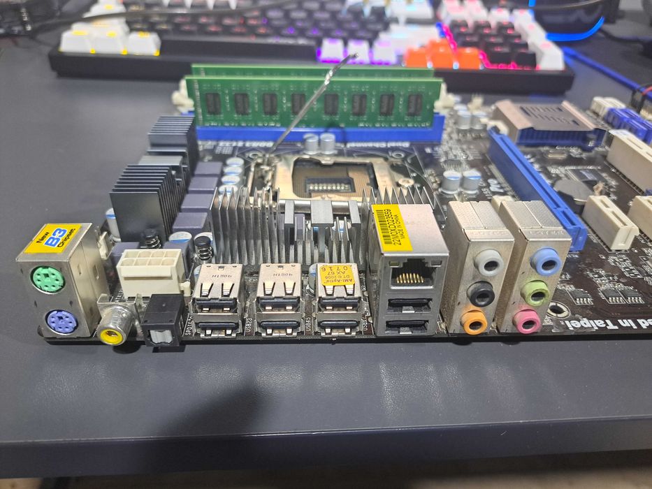 мат. плата +проц + 16 гб оперативкой