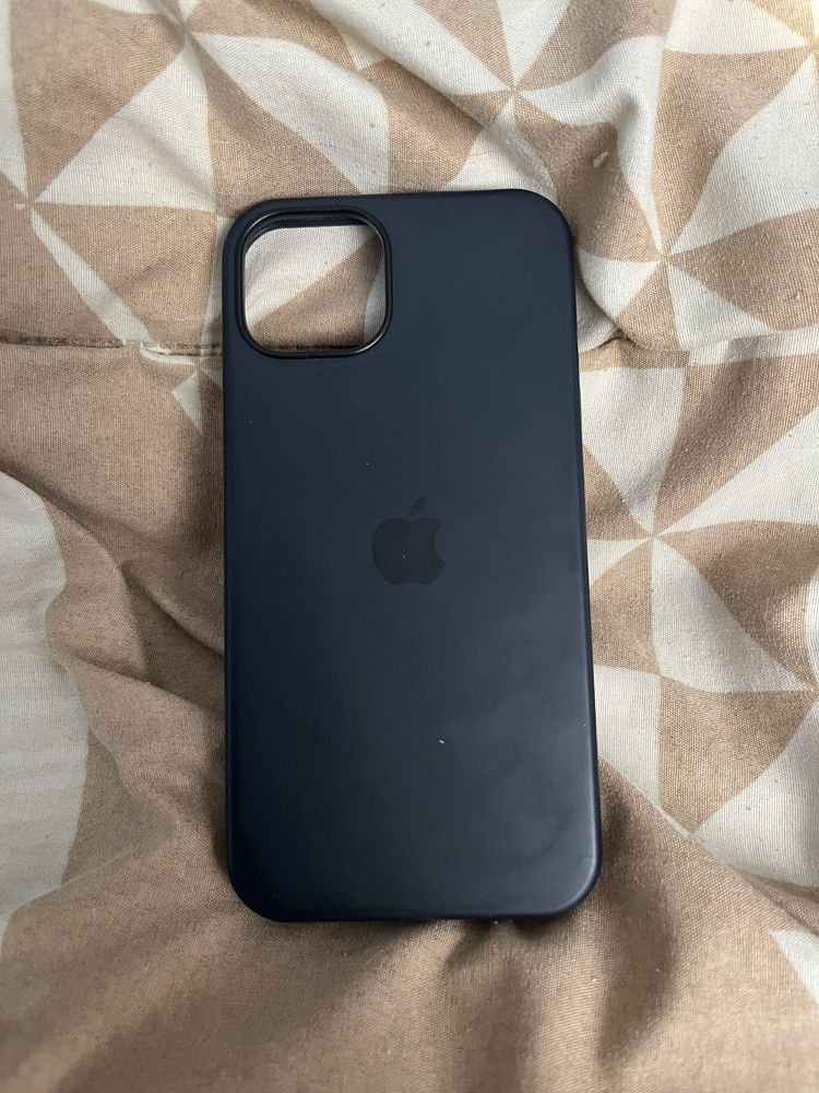 Продавам оригинален кейс за iPhone 13