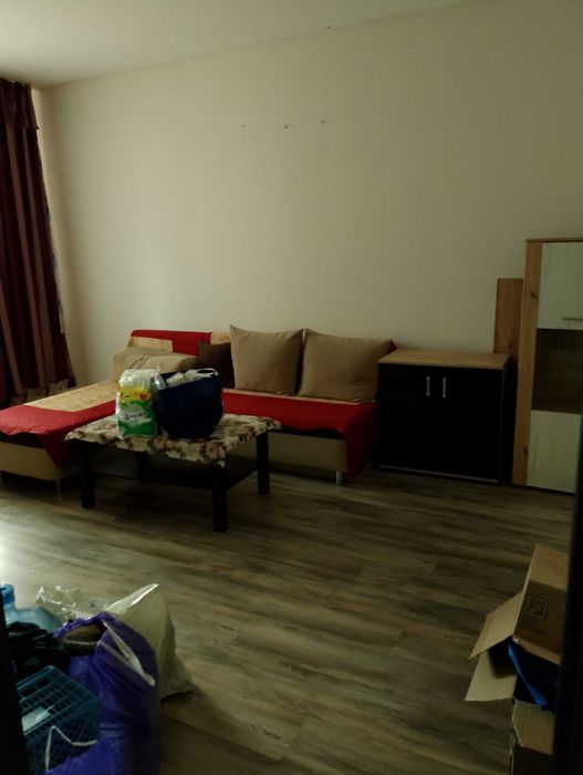 Închiriez apartament cu 2 camere