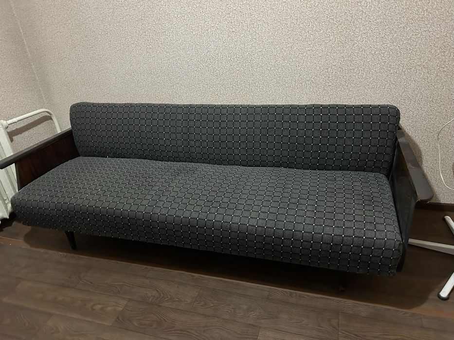 Отдам даром Диван и вентелятор