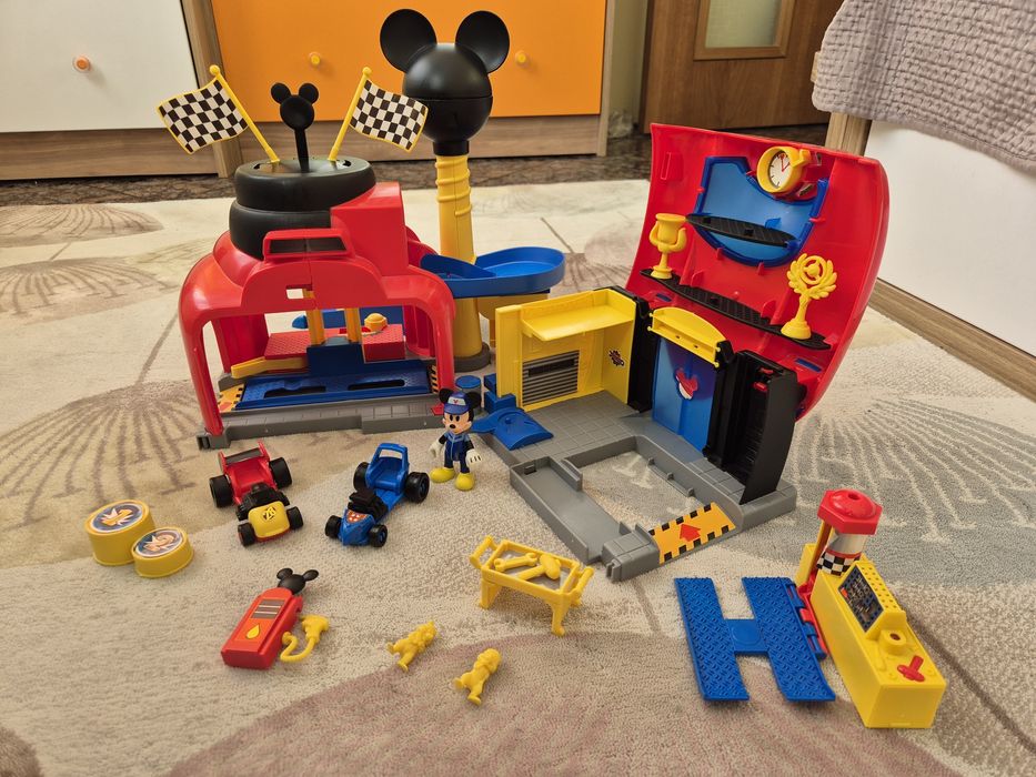 Гаражът на Мики Маус iMC Toys