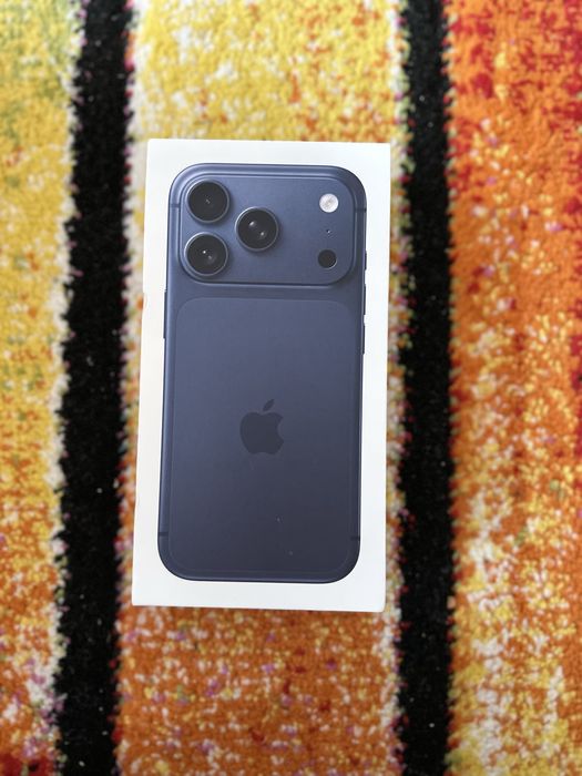 iPhone 17 Pro 256GB DeepBlue, Чисто нов от Англия, фабрично запечатан