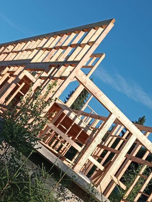 Casa
Realizată cu următoarele materiale:
Structura cabanei va