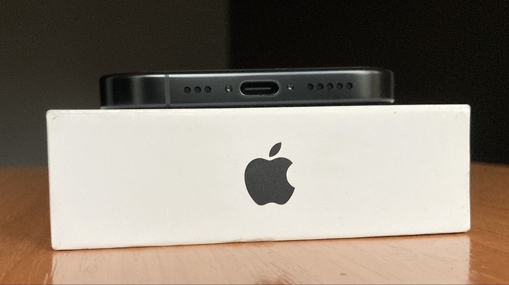 Vand iPhone 16 Pro Black