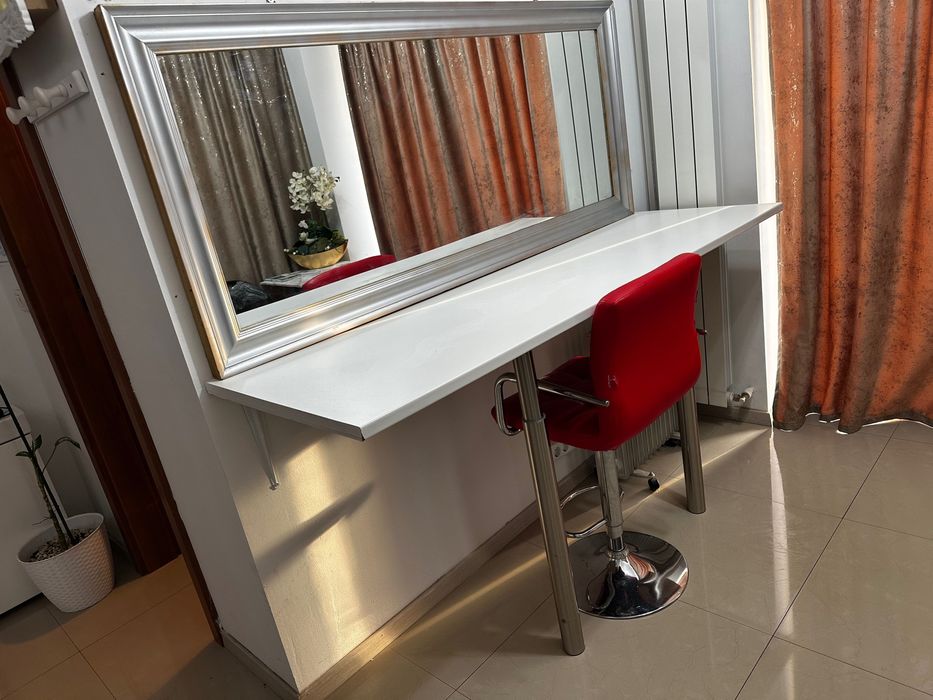 Vând masă scaun și oglindă make-up sau separat