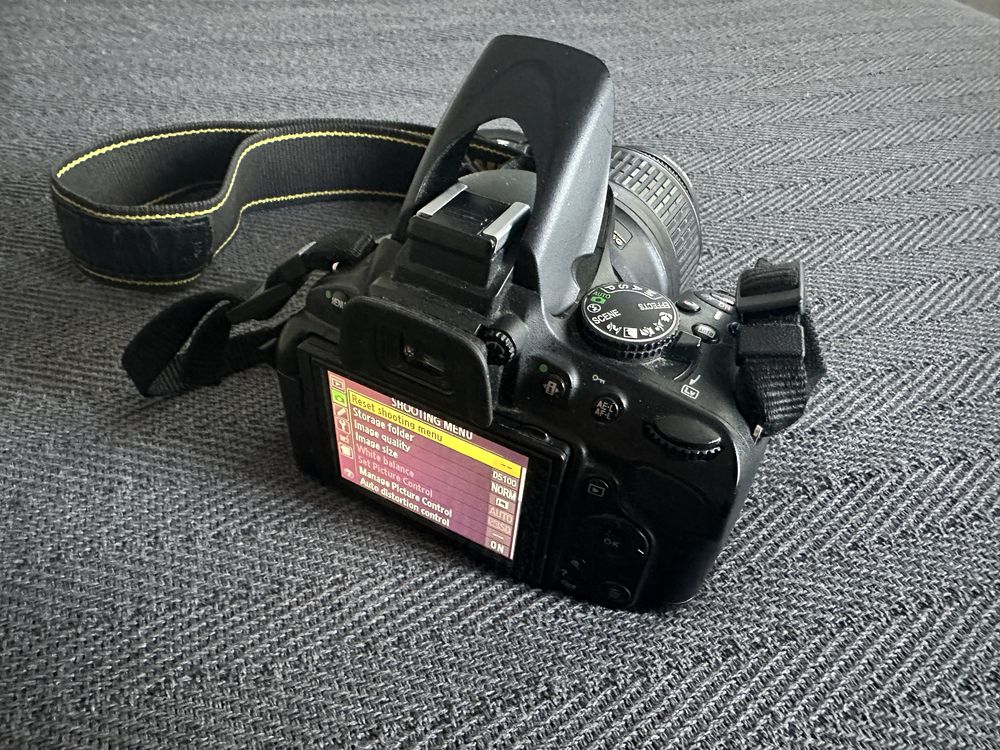 Nikon D5100 с 2 обектива (18–55 и 55-300)