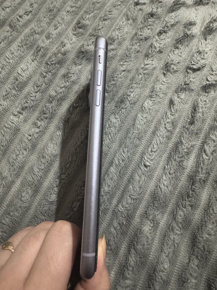 Продам Iphone 11