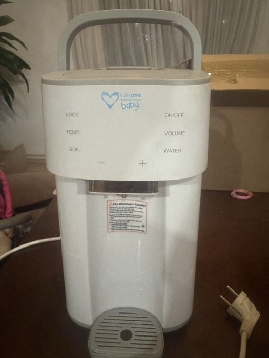 Aparat multifunctional pentru preparerea formulei de lapte praf