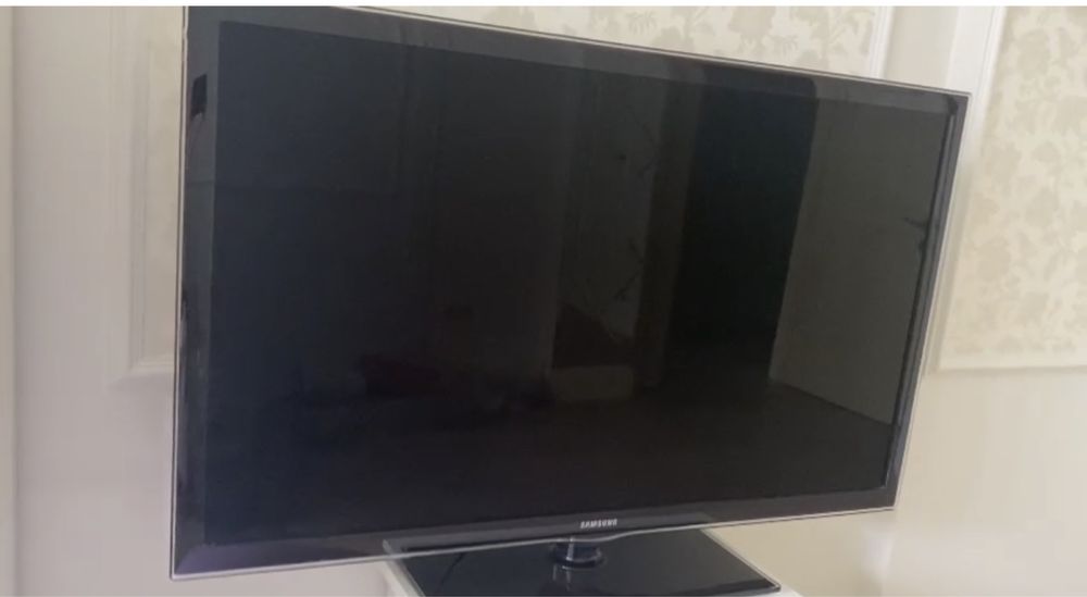 Телевизор Самсунг состояние новое