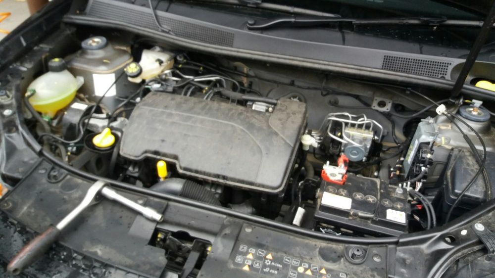 Dacia sandero 2016 negru 1,2 16 v D4F Dezmembrez piese dezmembrari