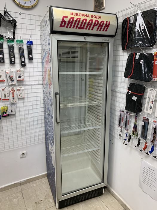 Хладилна витрина Ugur