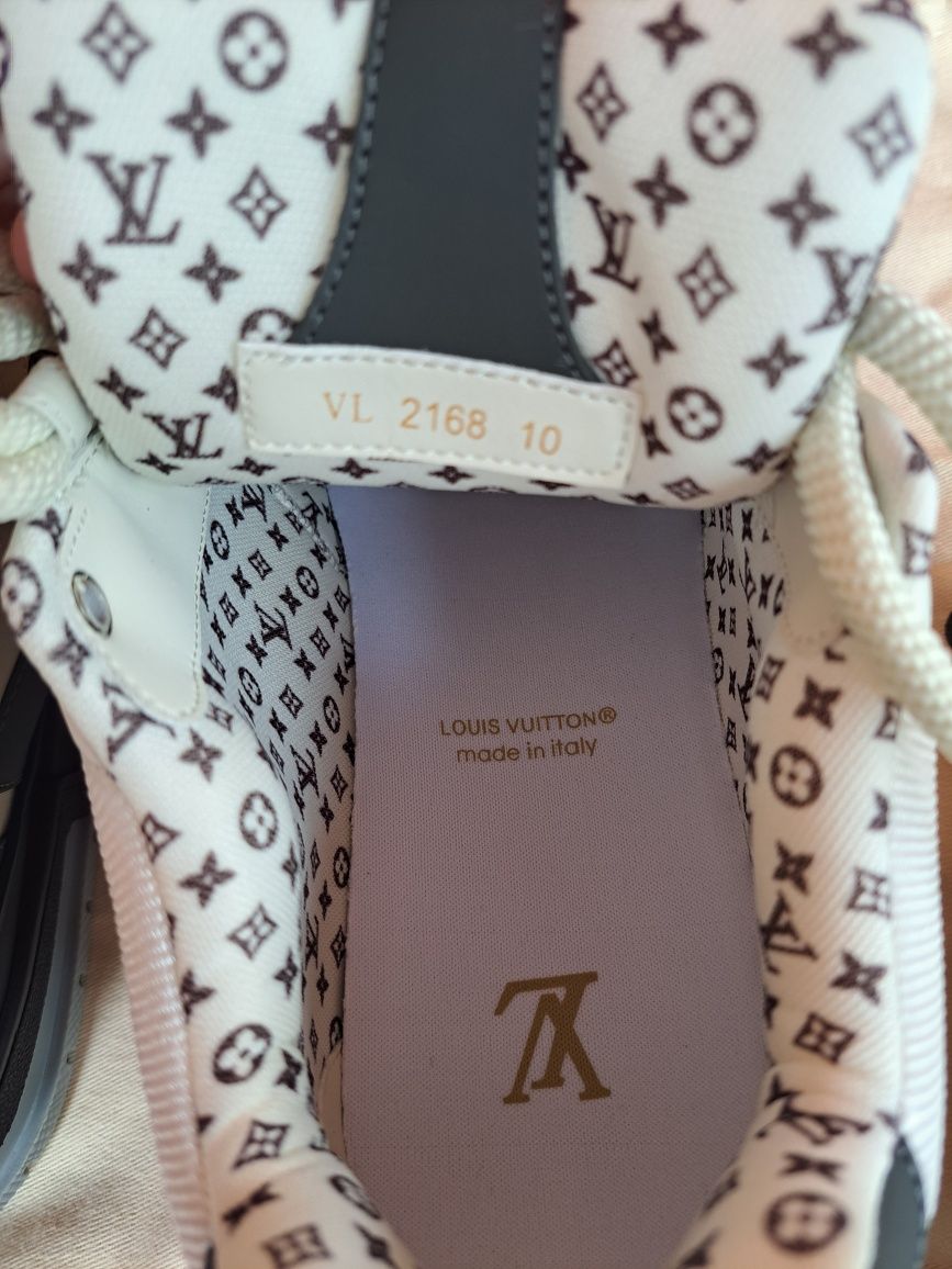 Louis vuitton skate grey