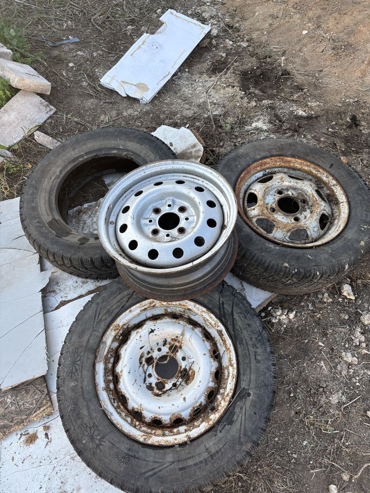 Продам диски 3 шт. На 13