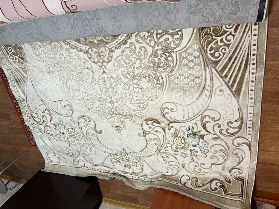 Продам ковёр большой