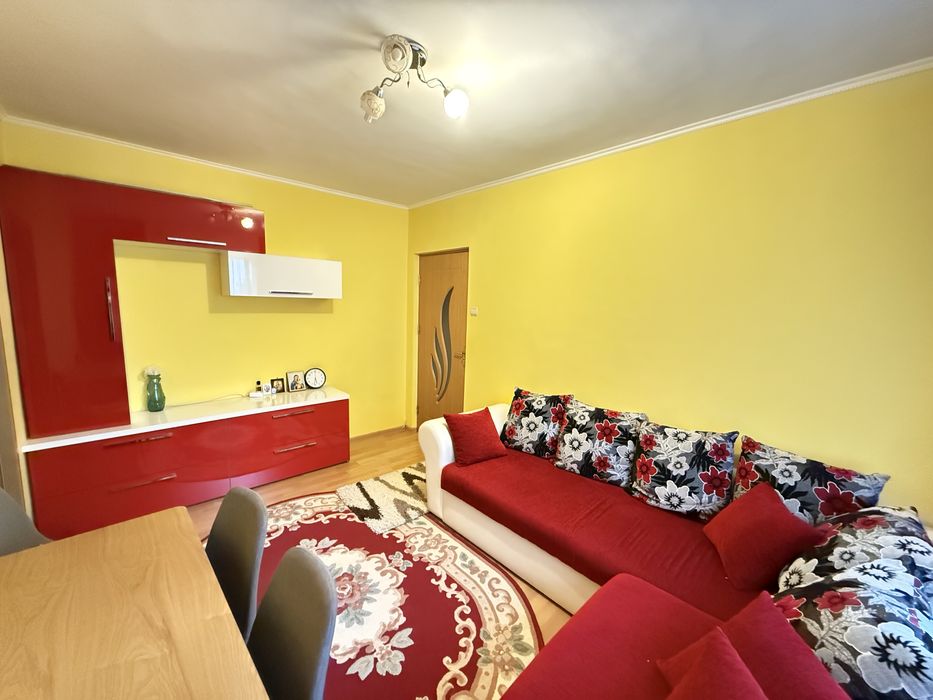 Apartament cu doua camere , zona Nufarul