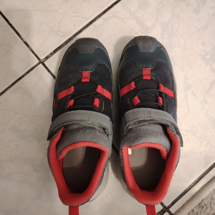 Vand adidasi de drumetii QUECHUA