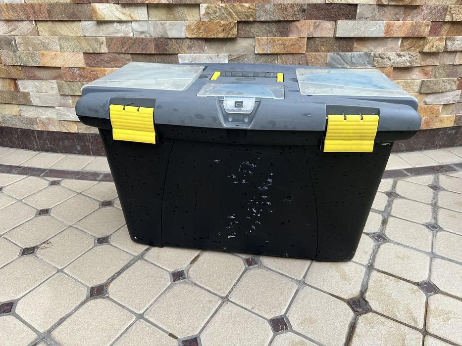 Ящик для строительных вещей и инструментов