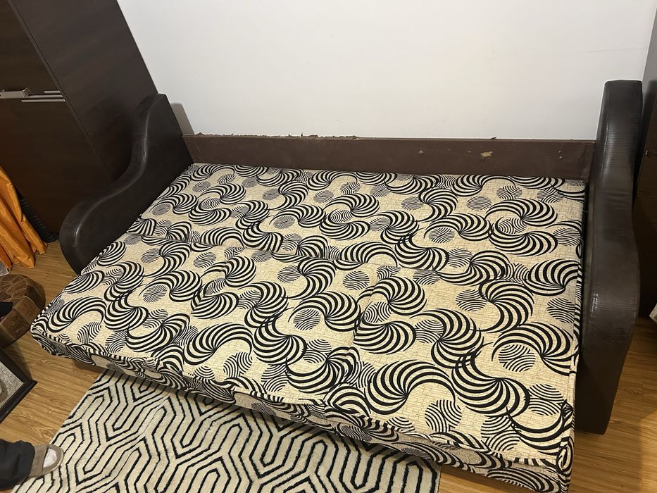 Canapea extensibila cu spatiu de depozitare