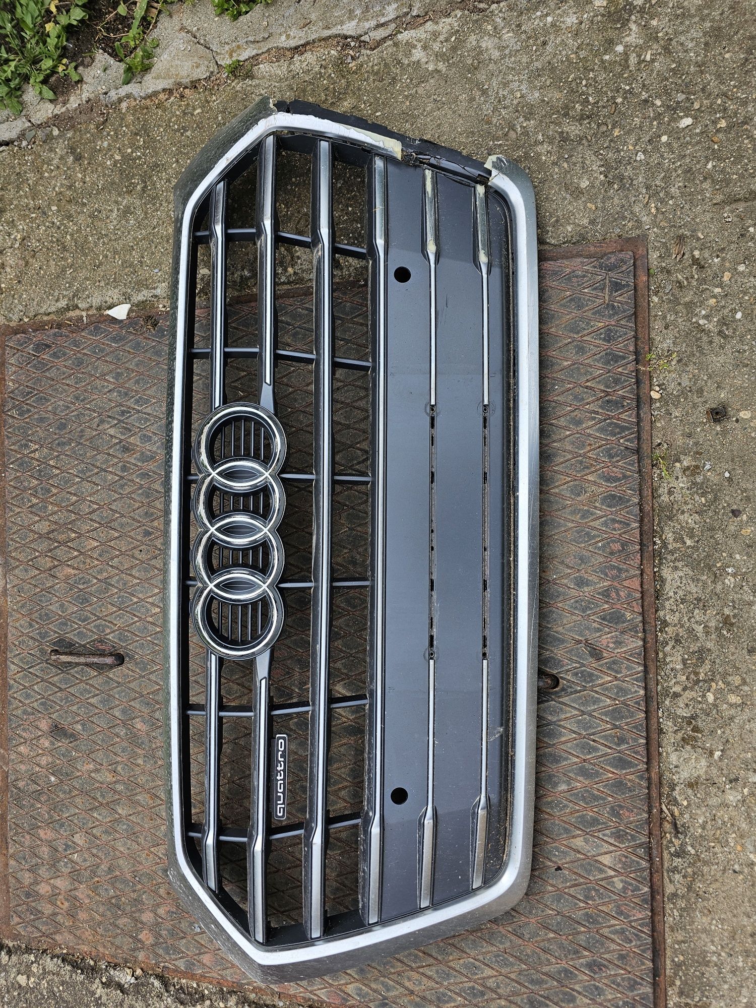 Продавам предна решетка за Audi Q5 2018