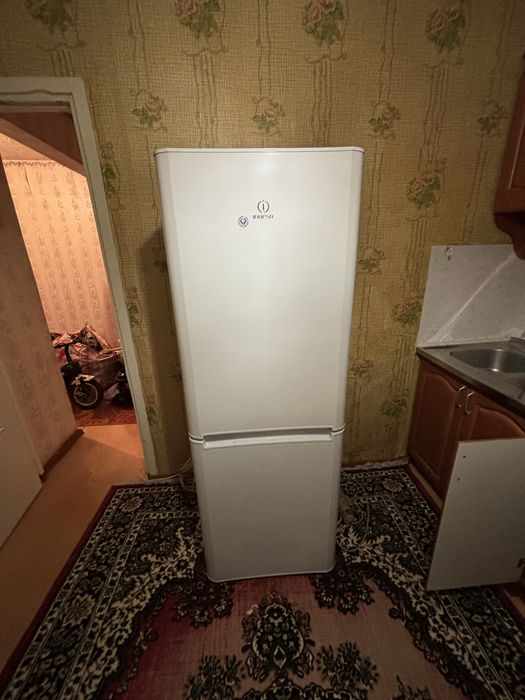 Продам холодильник индезит