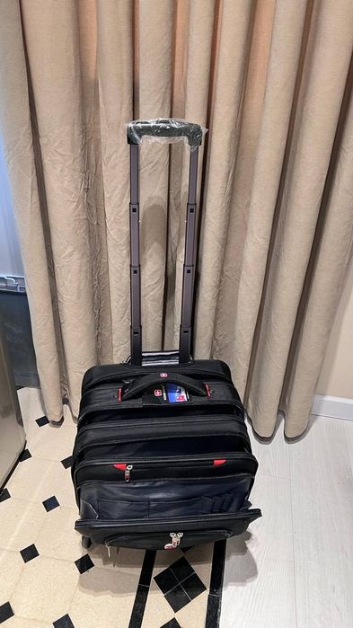 Чемодан новые на скидки  ПОСЛЕДНИЕ ТАК КАК ЗАКРЫТИЕ