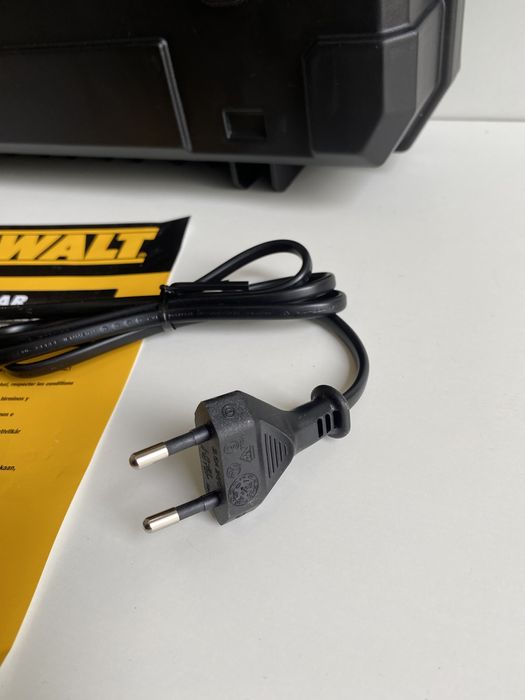 DeWALT Комплект от 2броя батерии DCB183 / 2Ah + Зарядно Устройство