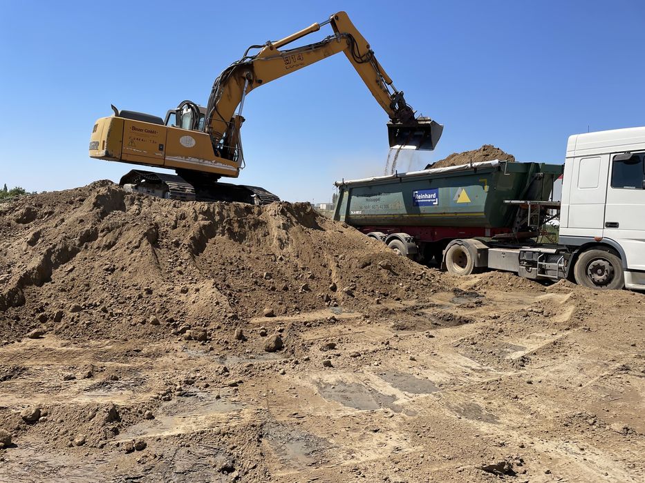 Ridic moloz aduc nisip ,lucrări cu macara