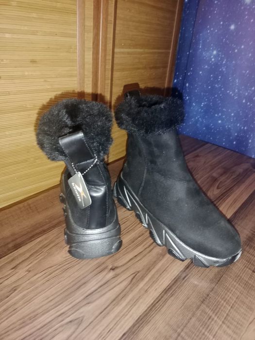 Женские зимние ботинки