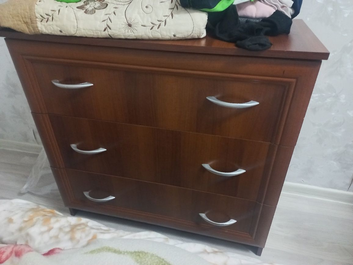Комод срочно продам