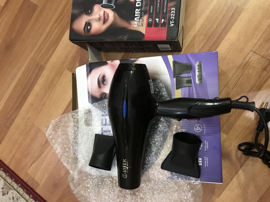 Фен Vitec отличного качества.