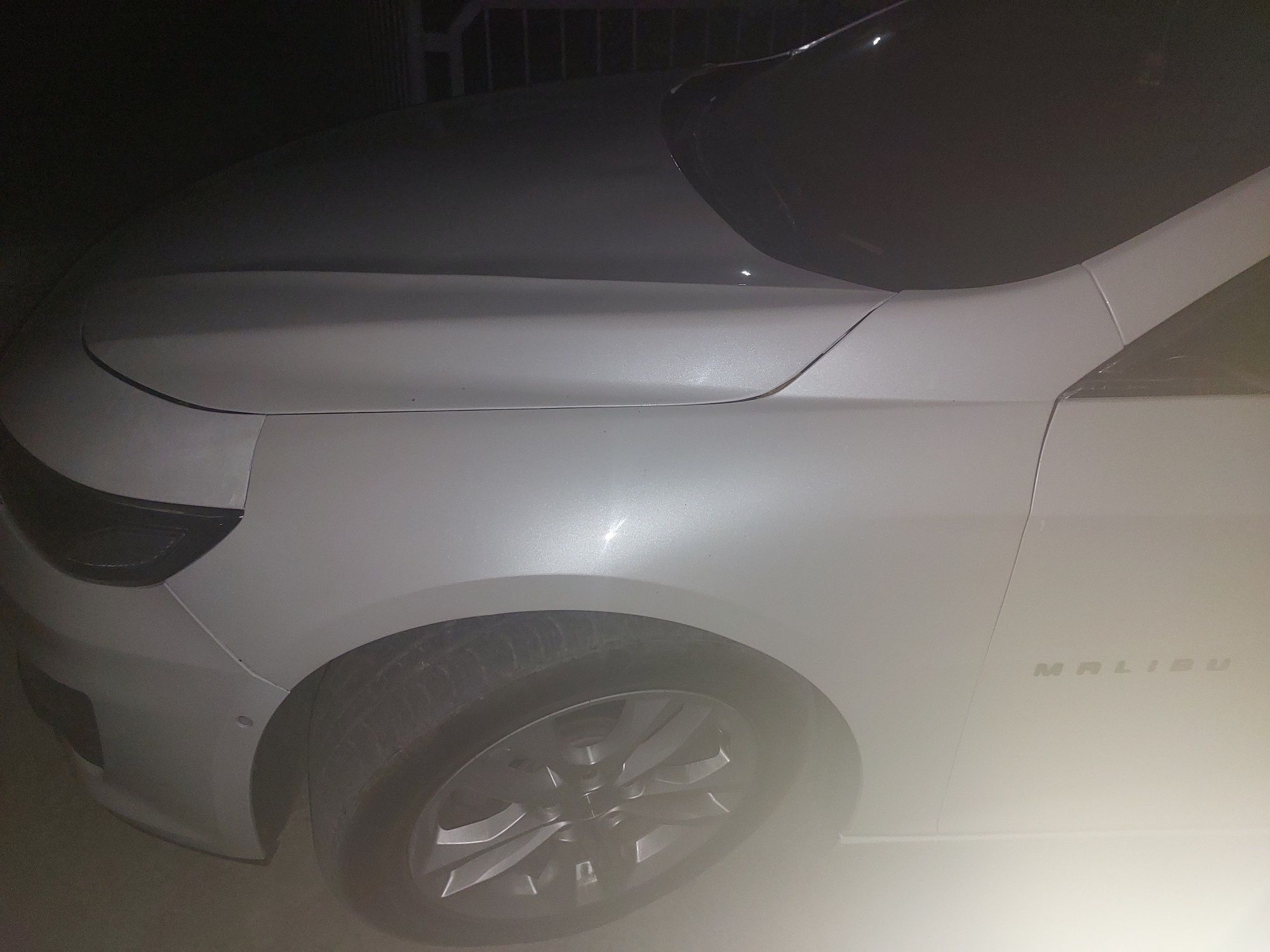 Malibu 2 kraska oldi ong qanot bn orqa qanotda bor 110min probeg