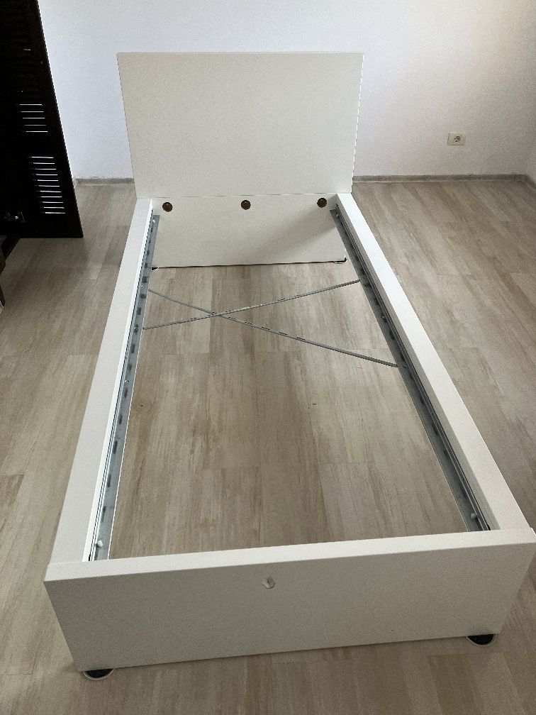Pat cadru inalt, somiera, saltea, 2 cutii depozitare ikea 90×200