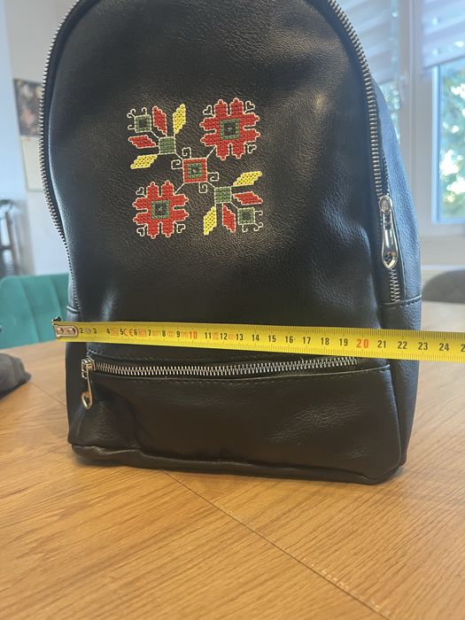 Дамска кожена раница с шевица