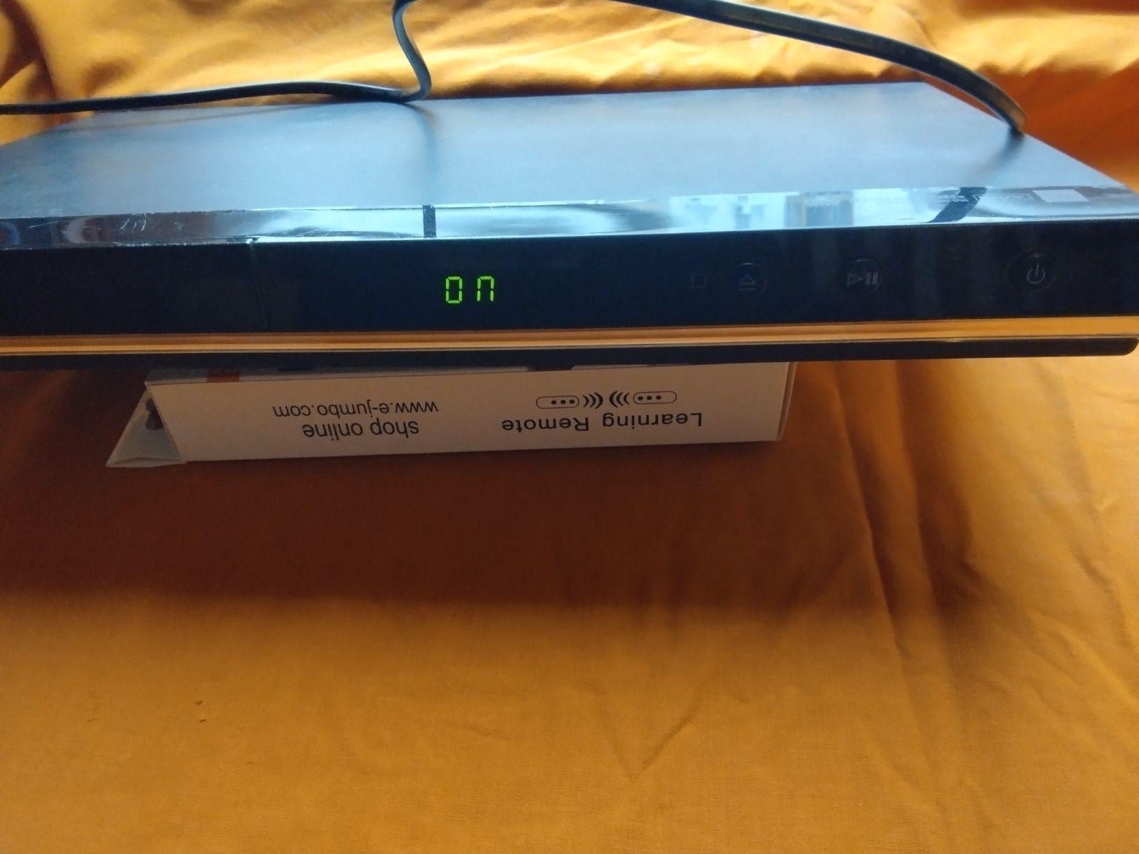 страхотен оригинален DVD PLAYER SAMSUNG с дистанционно управление