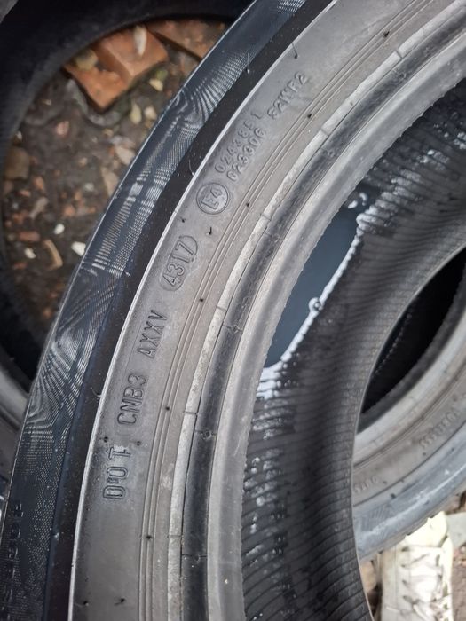 Vand 2 anvelope 215 55 16 continental de iarna bune