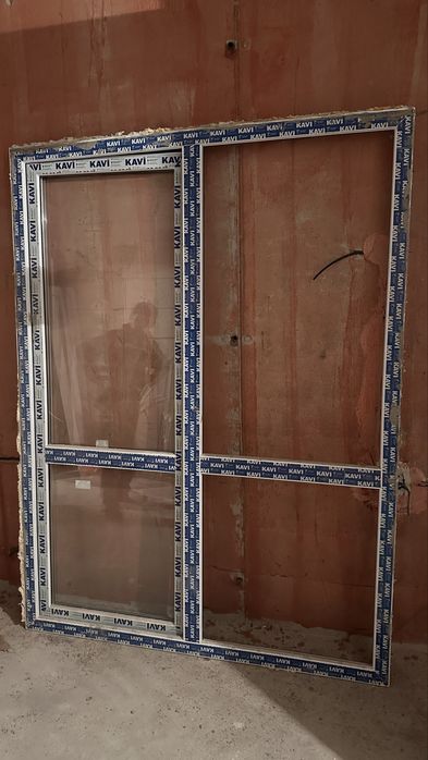 Продам пластиковую перегородку на балкон со стеклом