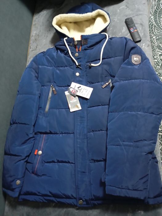 Продам зимнюю теплую куртку