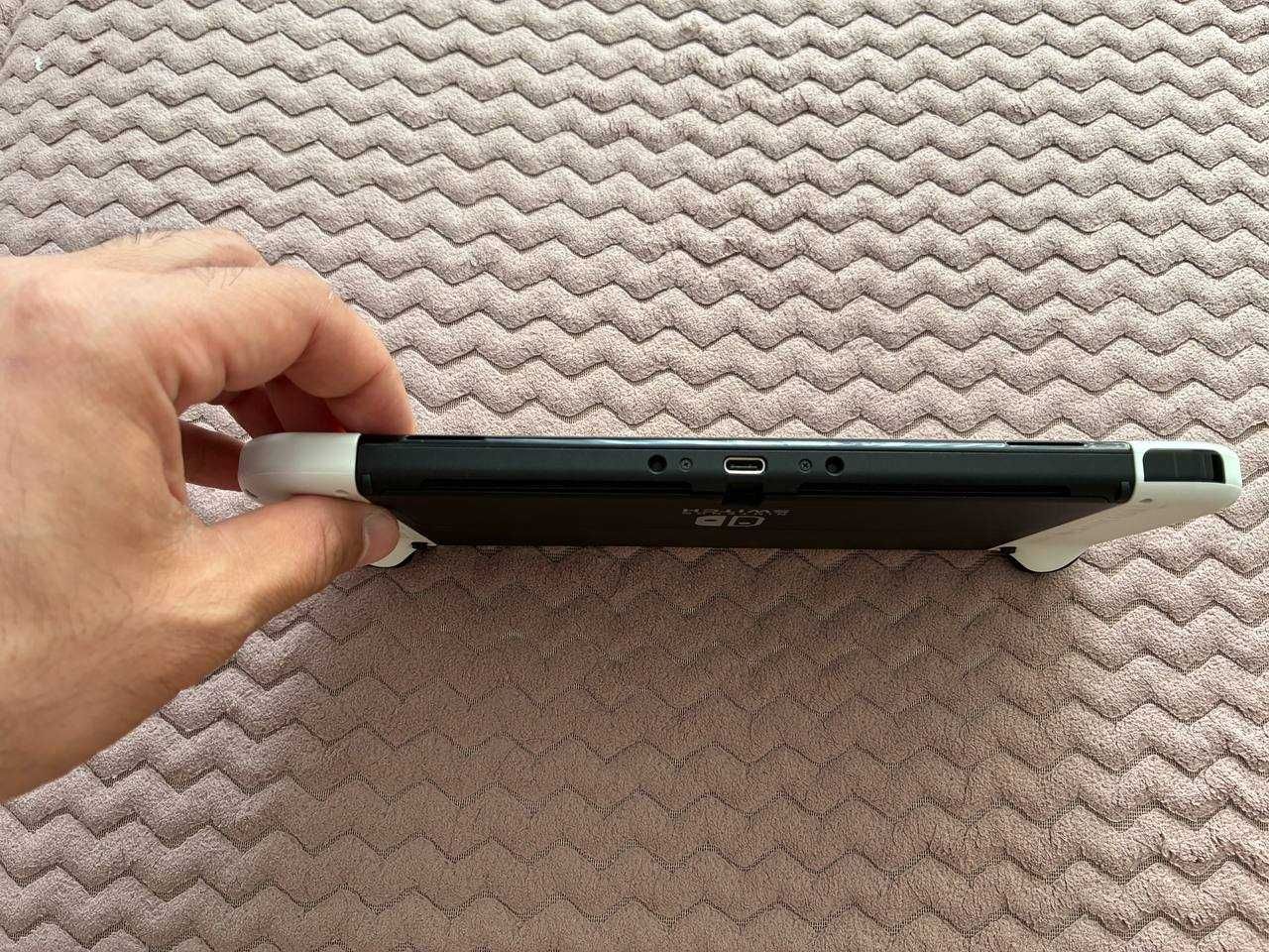 Продам Nintendo Switch OLED