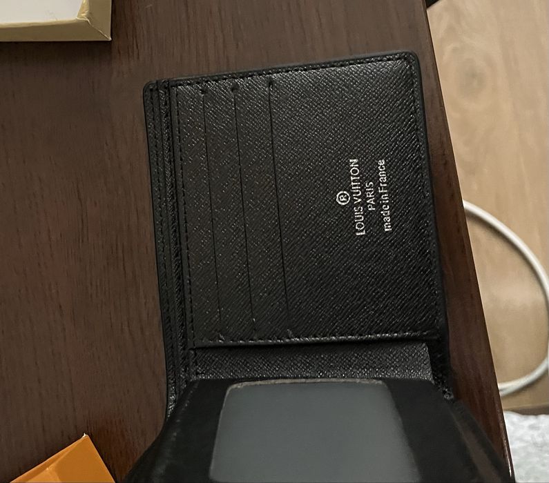Продавам Портфейл Louis Vuitton