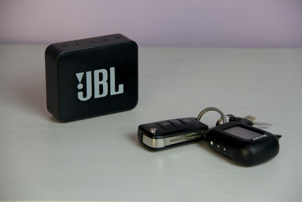 Продам колонку JBL GO2