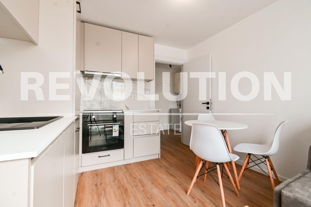 Двустаен апартамент в ж.к. Зона Б-19