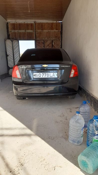 Lasseti 1.8 sotiladi