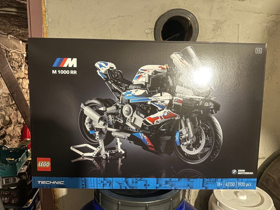 Игрален комплект LEGO® Technic 42130 - BMW M 1000 RR