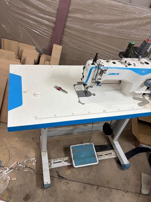 Швейная машина Jack