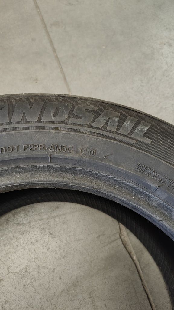 Vând anvelope Landsail 225/55/16